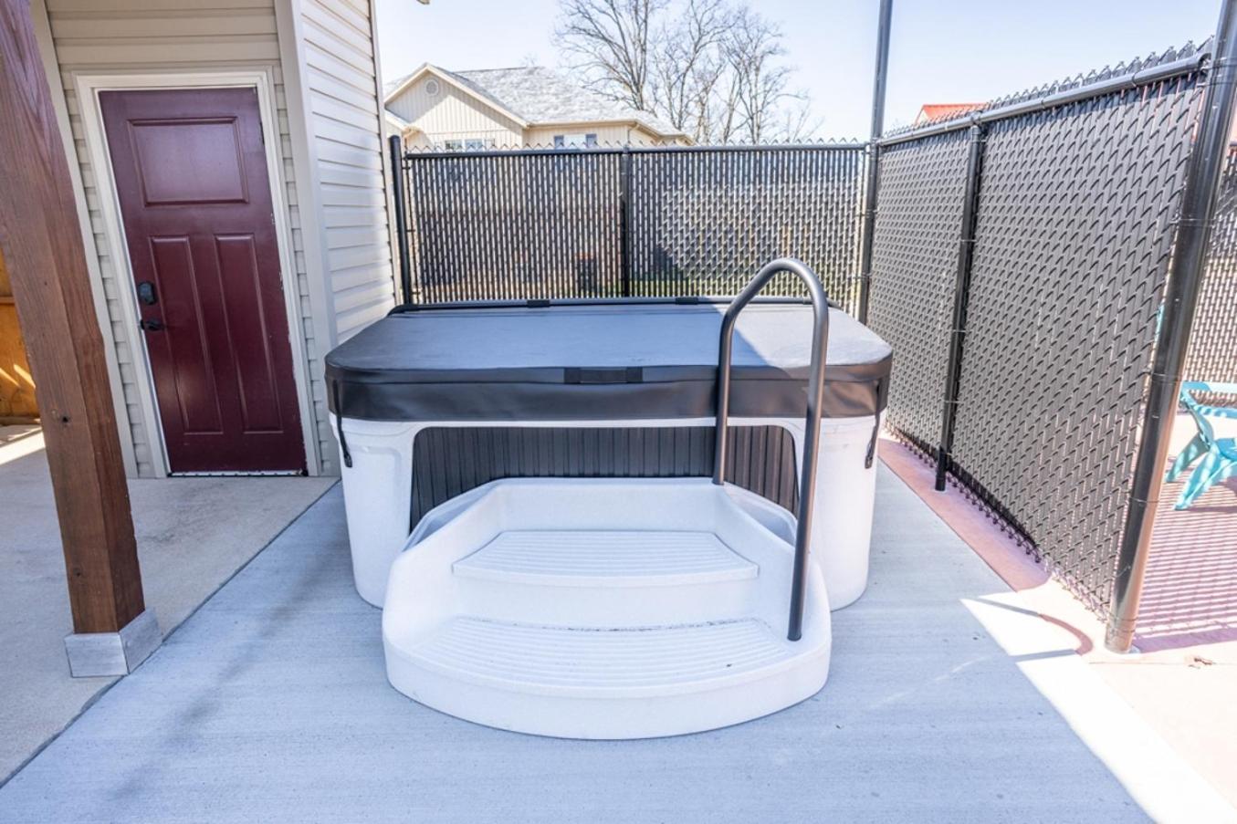 Tiny Home With Hot Tub Near Ft Leonard Wood! Waynesville Eksteriør bilde